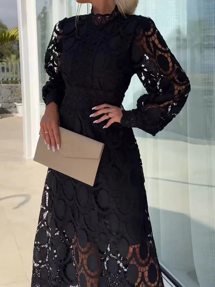 Juliette Stylish Midi Dress in Luxe Lace